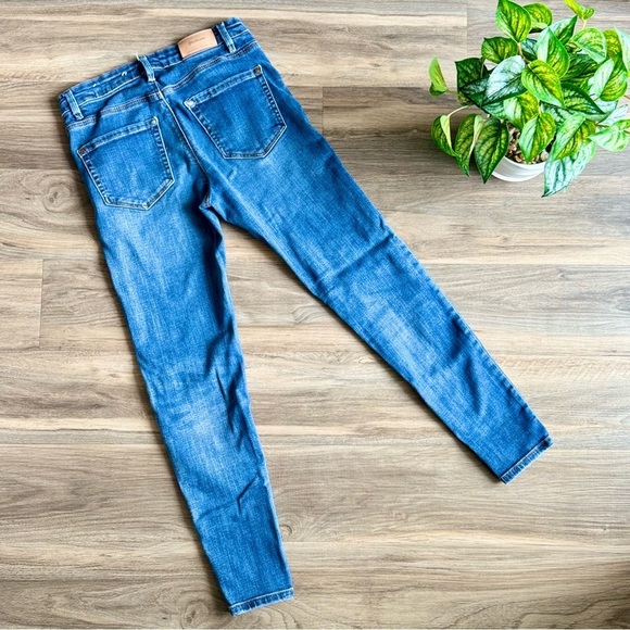 ASOS Stradivarius Regular High Waist Distressed Medium Wash Skinny Jeans Size 6 - Picture 10 of 12